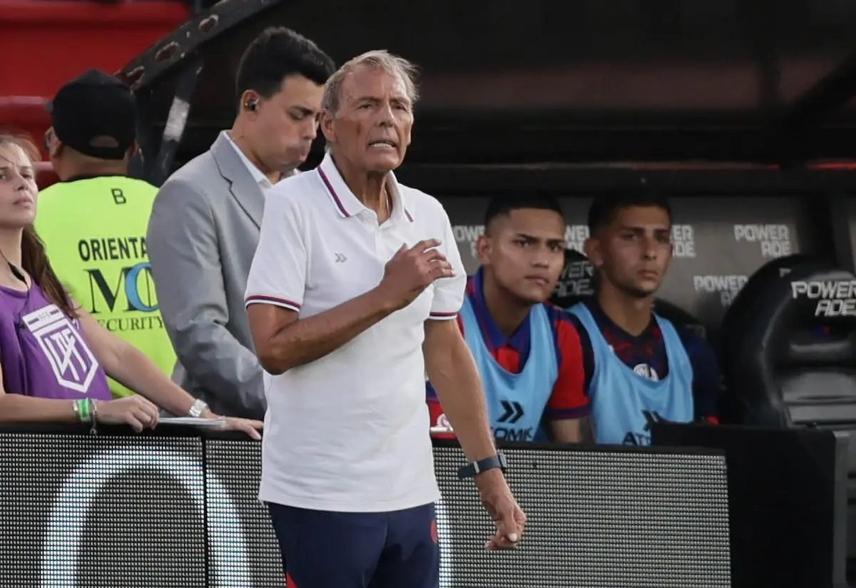 Russo tras la derrota con Huracán: "Me da pena perderlo de una pelota parada" 1 Miguel Ángel Russo