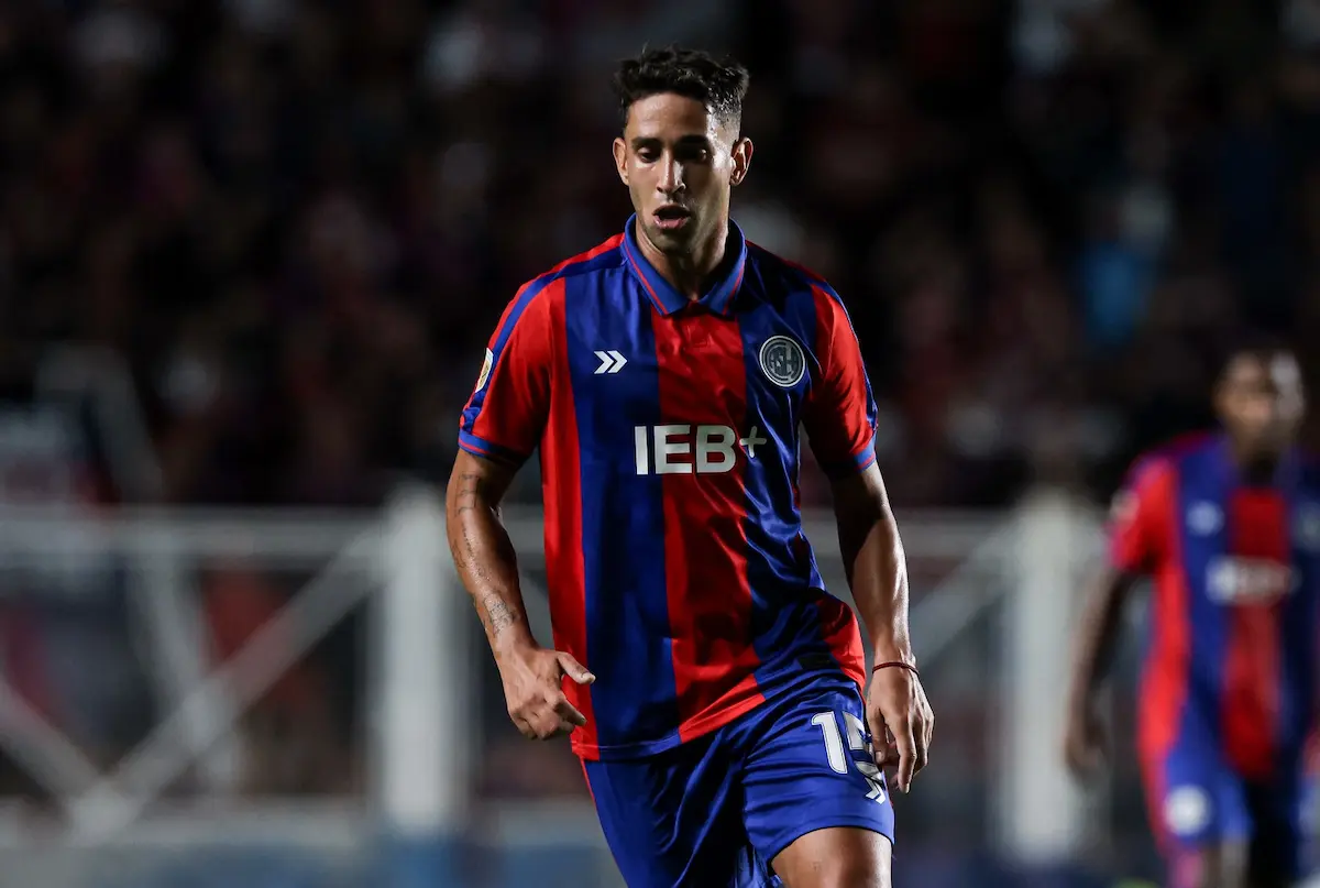 Cecchini en el partido de San Lorenzo contra Lanús por el Torneo Apertura 2025