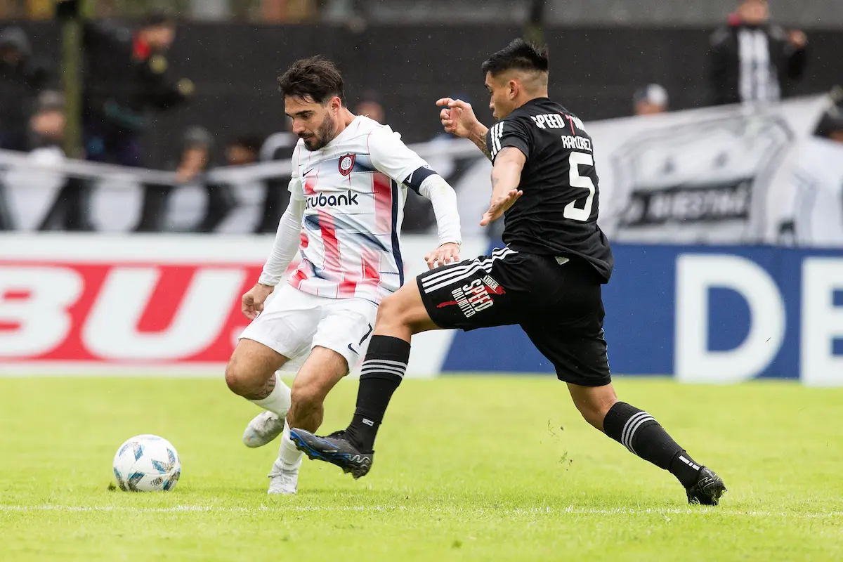 Ezequiel Cerutti en el partido de San Lorenzo contra Riestra, por la Liga Profesional 2024.