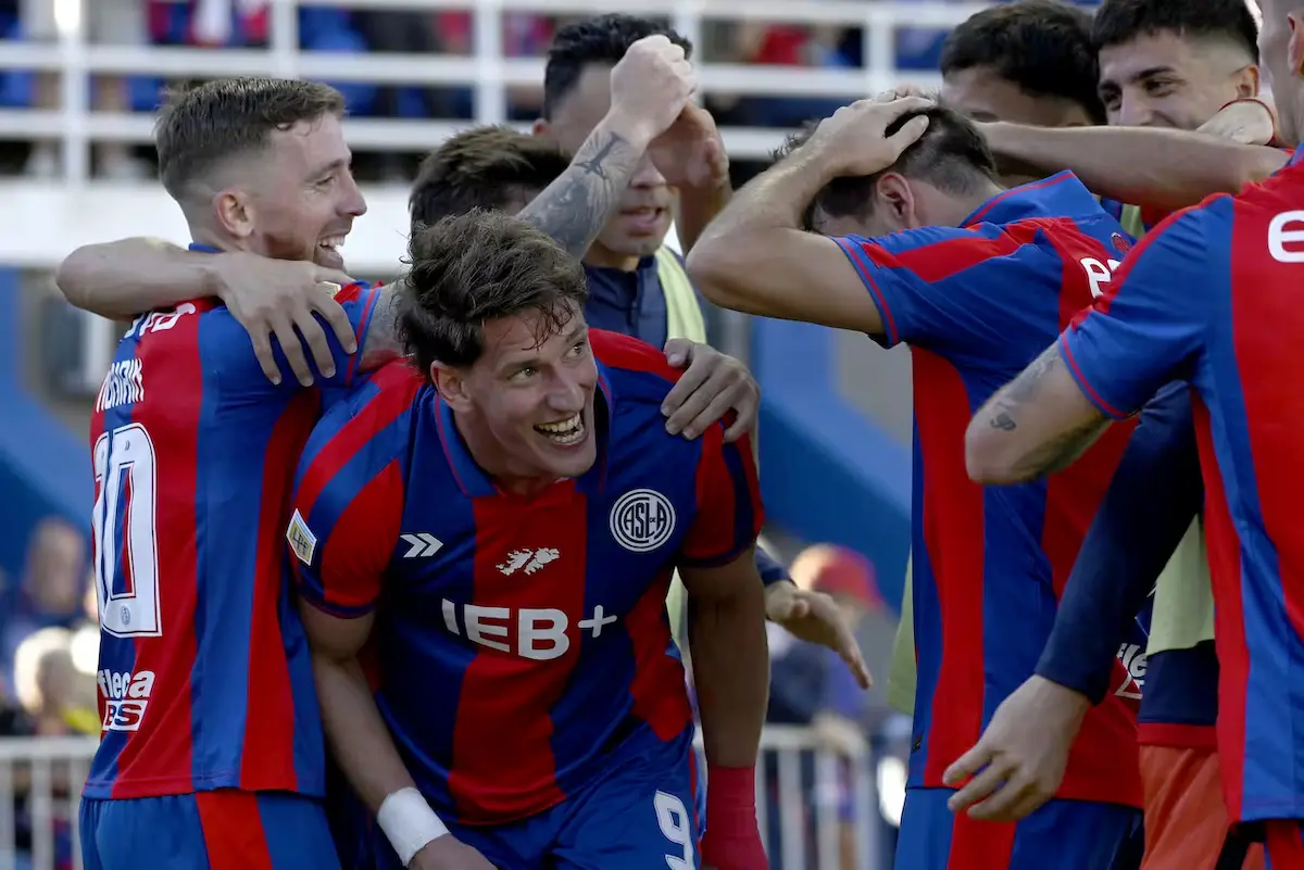 San Lorenzo ya está clasificado: ¿Cómo quedó en la tabla tras el cierre de la fecha 13? 1 Los jugadores de San Lorenzo festejan el gol de Vombergar vs. Atlético Tucumán