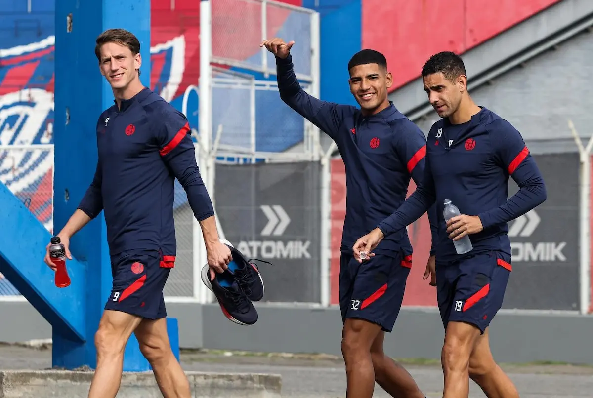 Los citados de San Lorenzo vs. Riestra, con dos regresos y dos ausencias 1 Los jugadores de San Lorenzo en la previa a un entrenamiento en la Ciudad Deportiva