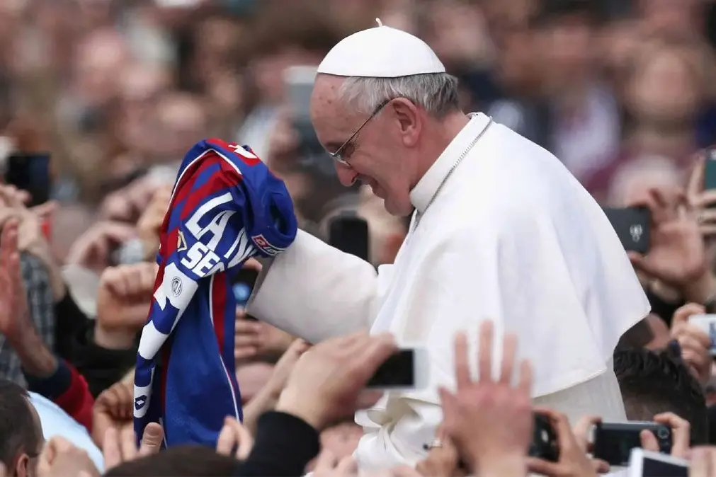 Falleció el Papa Francisco, el hincha eterno de San Lorenzo 1 El Papa Francisco, reconocido hincha de San Lorenzo, falleció este lunes 21 de abril de 2025