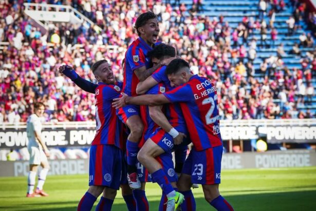 El festejo de los jugadores de San Lorenzo al clasificar a los cuartos de final
