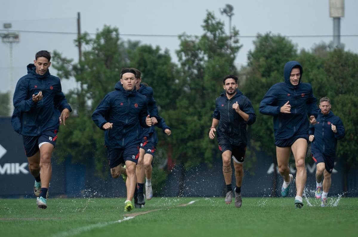 Tras el paro por sueldos impagos, el plantel de San Lorenzo vuelve a entrenarse 1 Tras el paro, el plantel de San Lorenzo vuelve a entrenarse en la Ciudad Deportiva