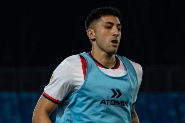 Maximiliano Zelaya en un precalentamiento previo al partido con Godoy Cruz
