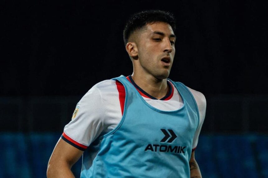 Maximiliano Zelaya en un precalentamiento previo al partido con Godoy Cruz