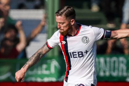 Iker Muniain en el partido de San Lorenzo con Sarmiento