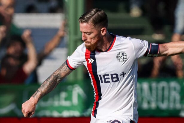 Iker Muniain en el partido de San Lorenzo con Sarmiento