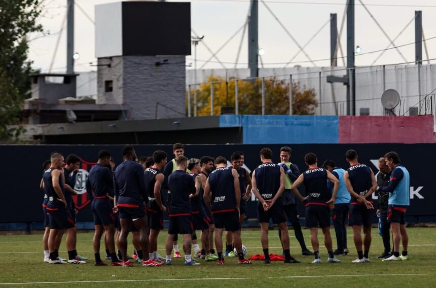 El plantel de San Lorenzo antes de un entrenamiento en la Ciudad Deportiva