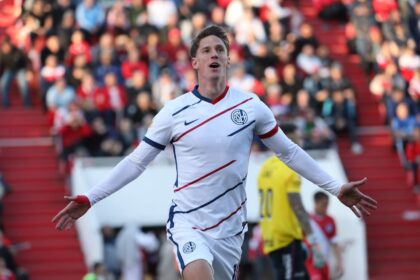 Vombergar en su debut: gol y victoria ante Argentinos en La Paternal