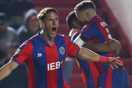 Vombergar en el partido de San Lorenzo con Argentinos