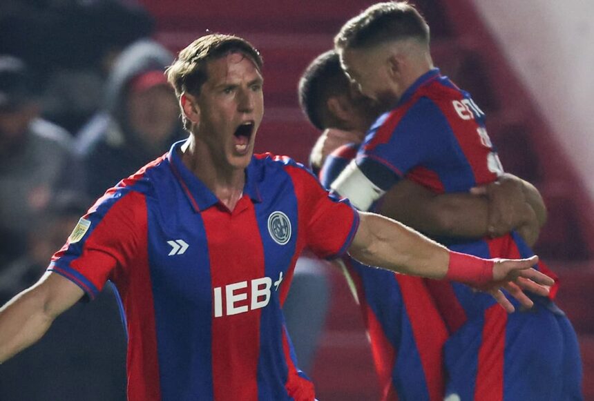 Vombergar en el partido de San Lorenzo con Argentinos