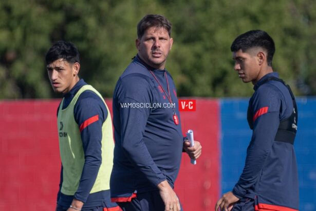 Damián Ayude está confeccionando su cuerpo técnico