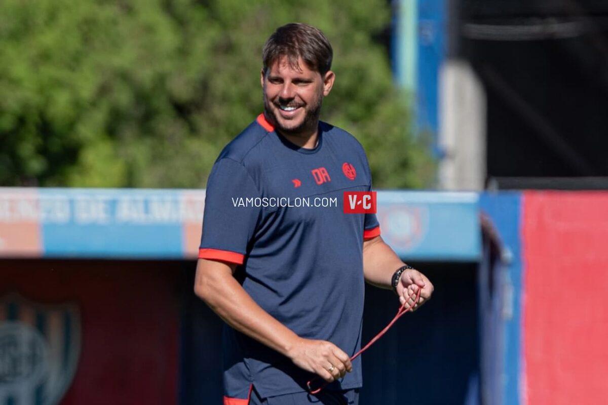 Ayude, antes del arranque del ciclo: “Ser técnico de San Lorenzo es un sueño, pero también una gran responsabilidad” 1 Damián Ayude, DT de la Primera de San Lorenzo