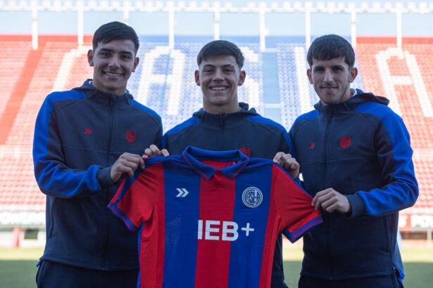 Tres juveniles firmaron sus primeros contratos