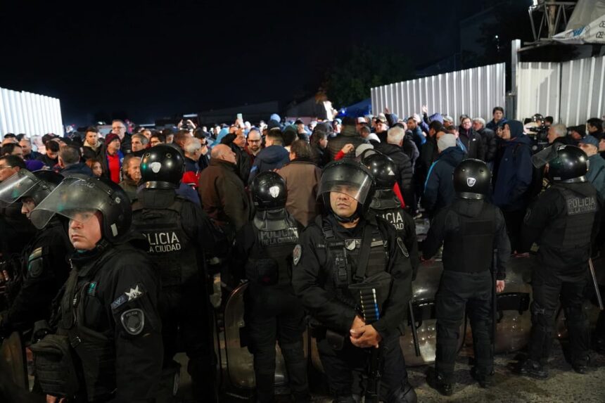 Masiva marcha contra Moretti