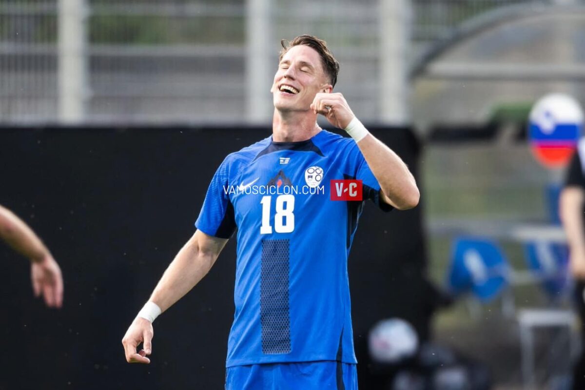 Vombergar: debut goleador con su selección… y con una especialidad de la casa 1 Vombergar convirtió de penal para Eslovenia
