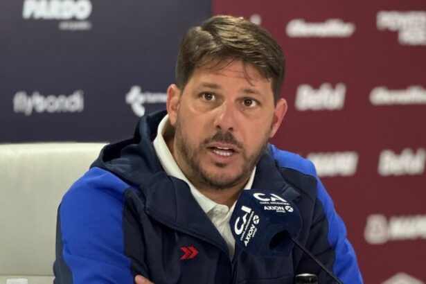 Damián Ayude en conferencia de prensa