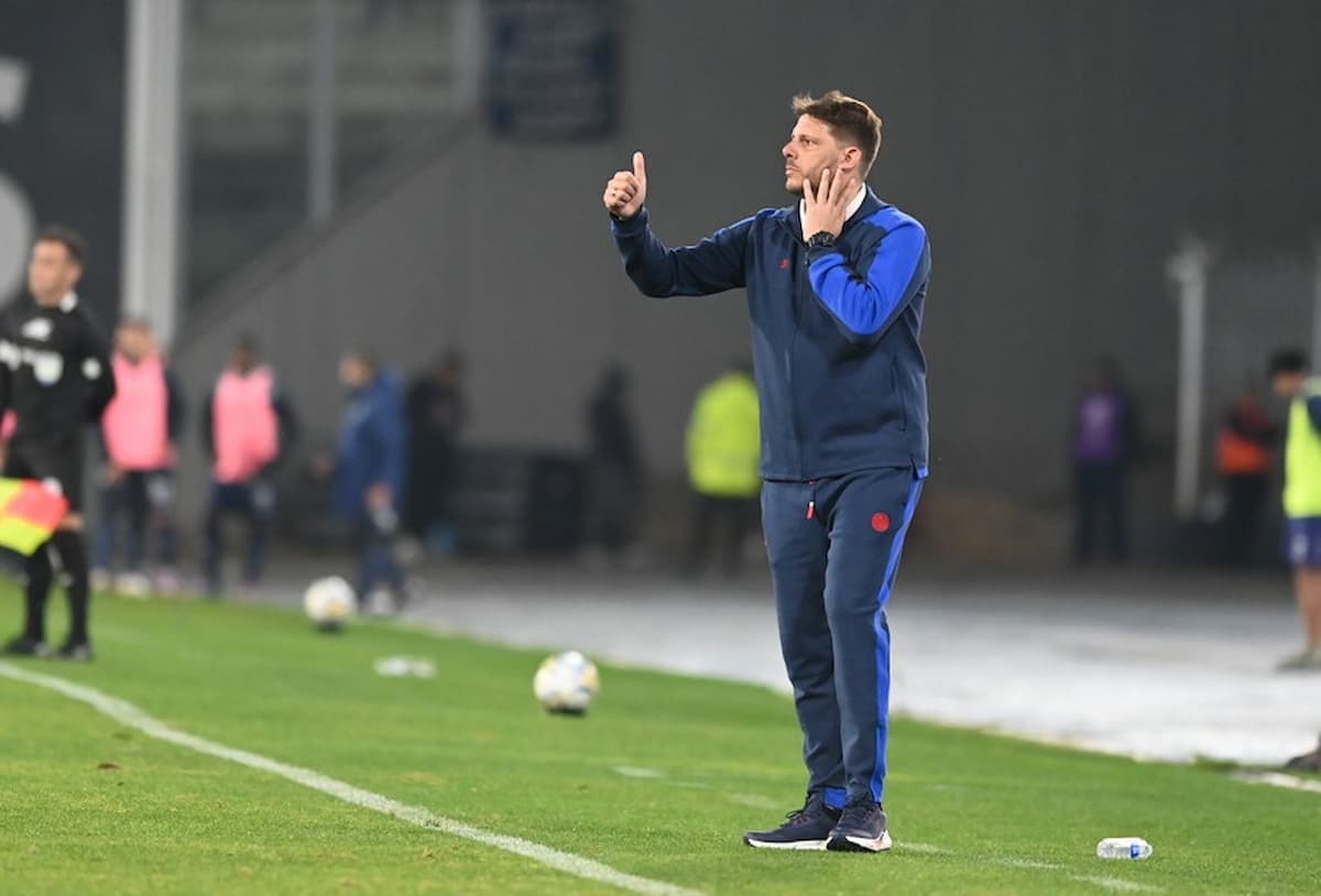 Ayude tras el debut con triunfo en Córdoba: “San Lorenzo va mejorando día a día” 1 Ayude en el partido con Talleres