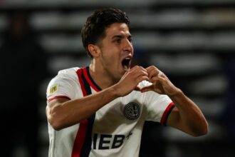 Cuello festejando su gol en Córdoba