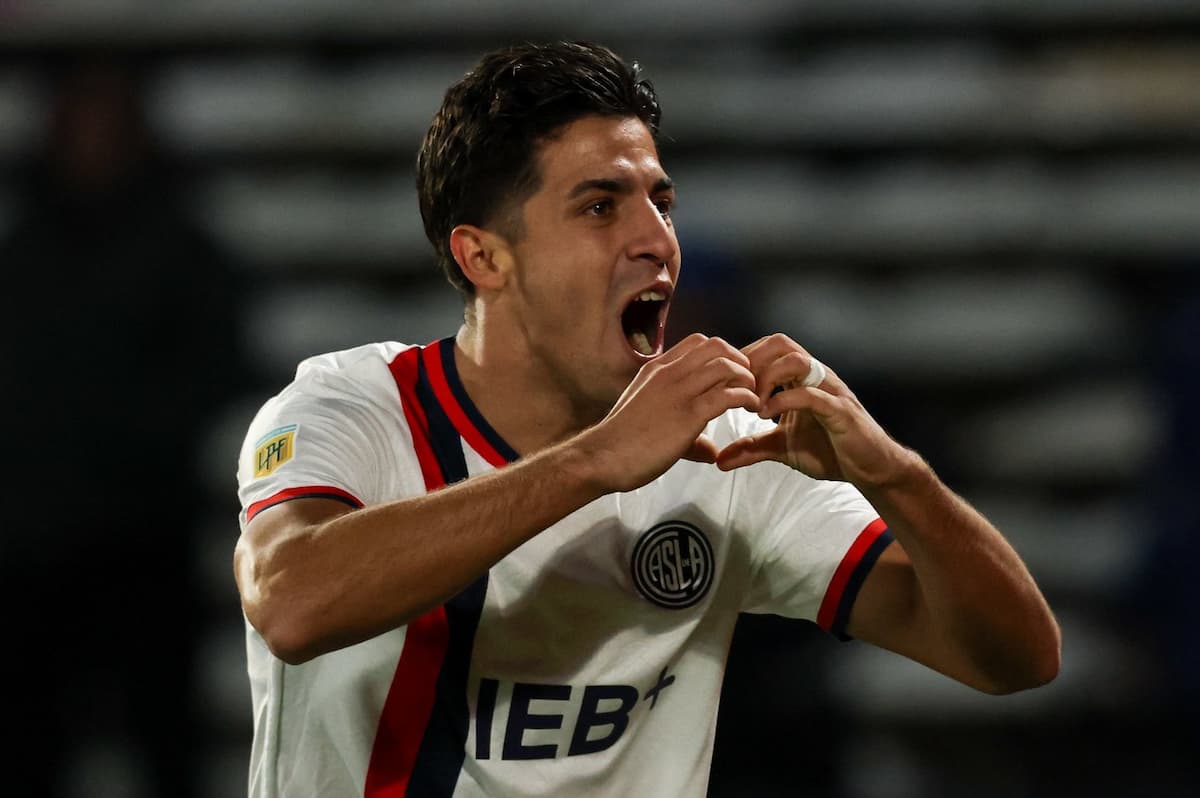 Cuello festejando su gol en Córdoba