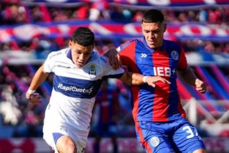 Báez en el partido con Gimnasia