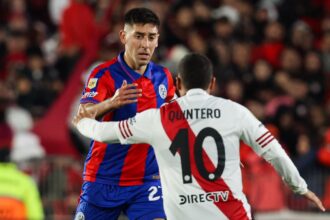 Hernández en el clásico contra River en el Monumental