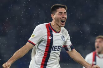 Gastón Hernández festejando el gol vs. Talleres