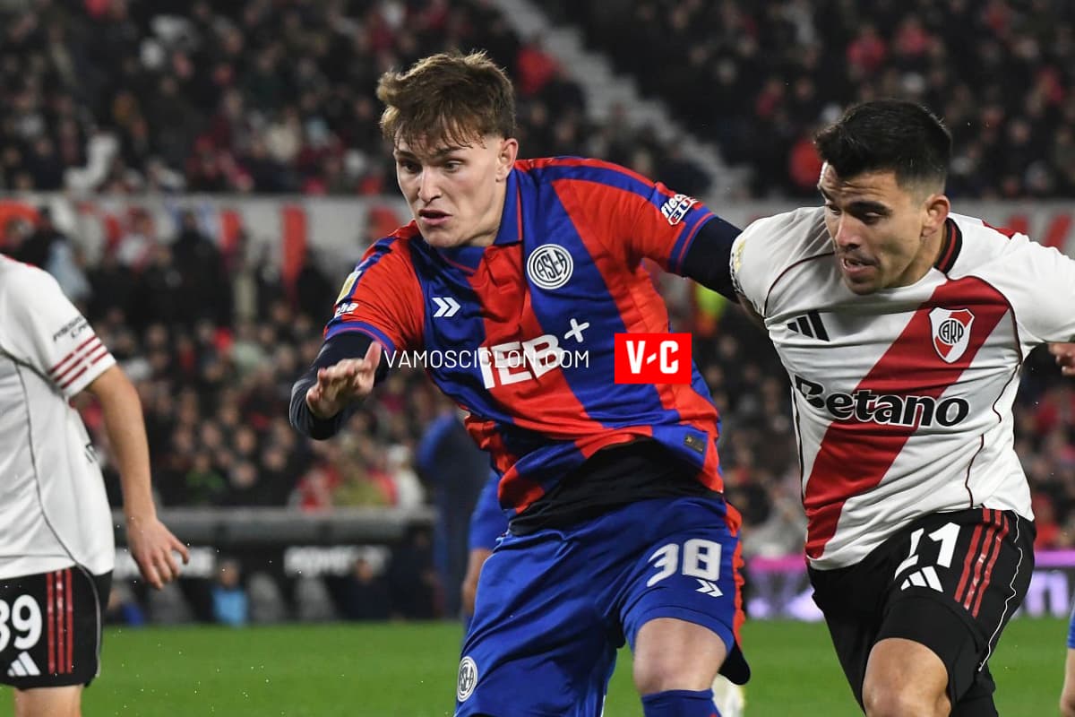 Ignacio Perruzzi en cancha de River, peleando con el Huevo Acuña