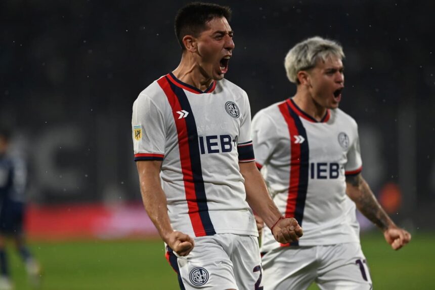 Gastón Hernández festejando el gol vs. Talleres