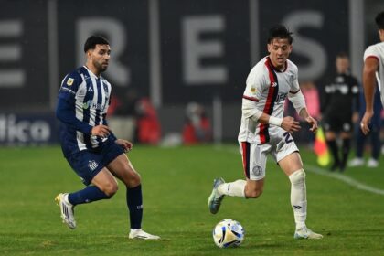 Tripichio en el partido con Talleres