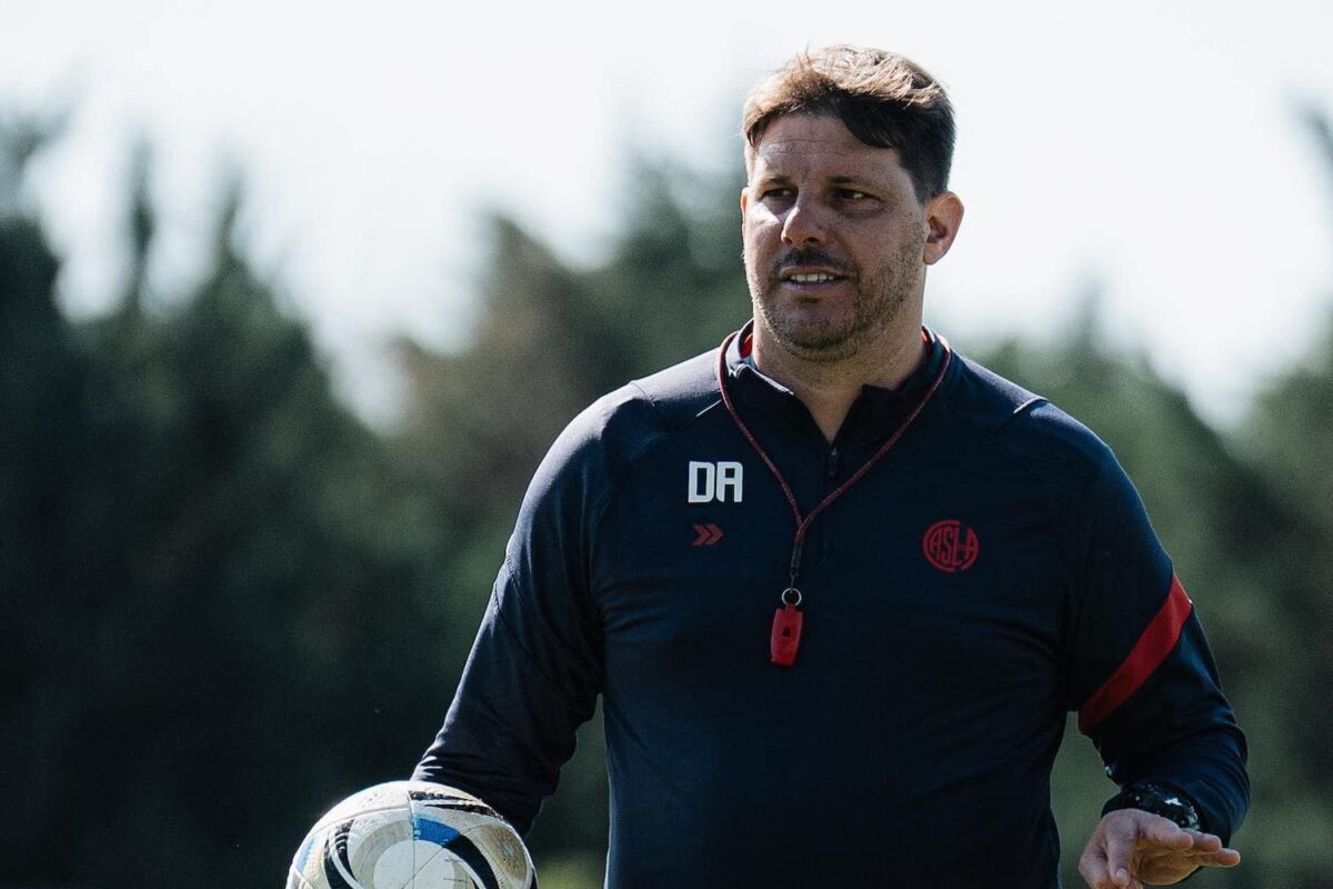Señales de promoción: los cinco juveniles que Ayude podría subir a Primera 1 Ayude, el técnico de San Lorenzo