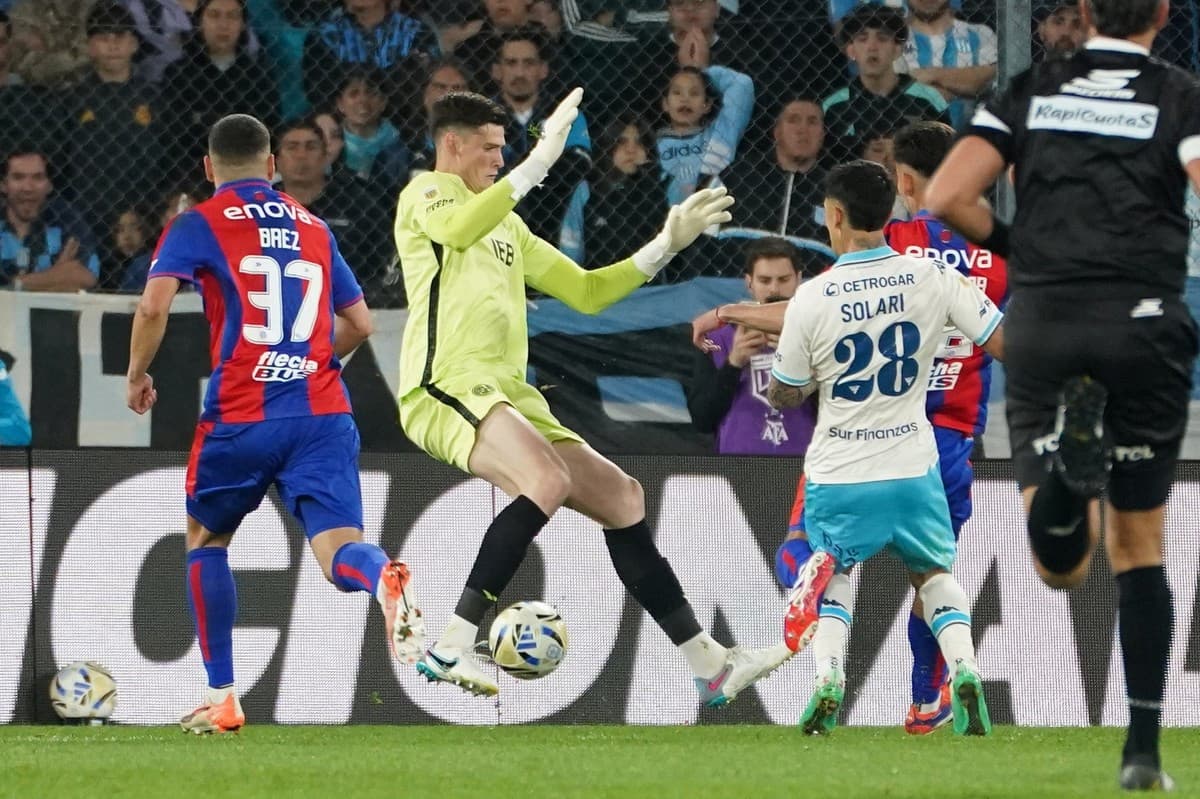 Con un Blooper de Gill, San Lorenzo perdió con Racing y no levanta en el Clausura 1 Orlando Gill erró y San Lorenzo perdió con Racing
