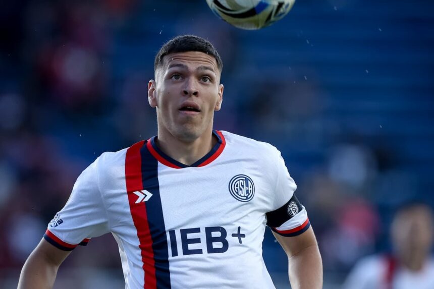 Elías Báez en el partido con Riestra