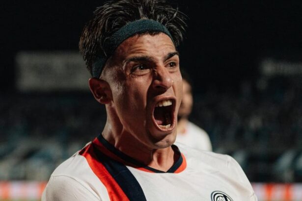 Cuello en el partido con Atlético Tucumán