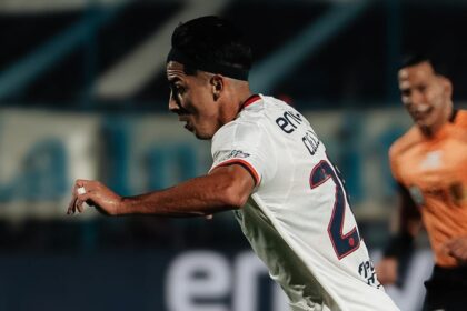 Cuello en el partido con Atlético Tucumán