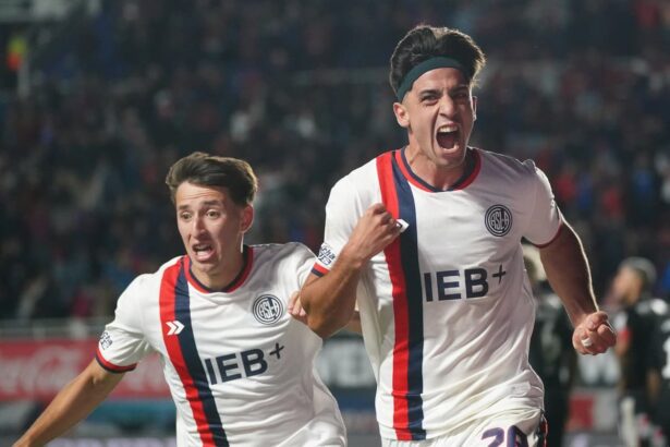Cuello en pleno festejo: marcó el 1-0 de San Lorenzo ante Riestra