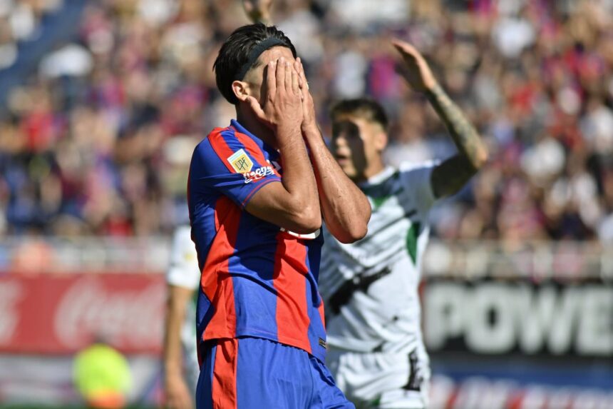 Cuello en el partido contra San Martín de San Juan
