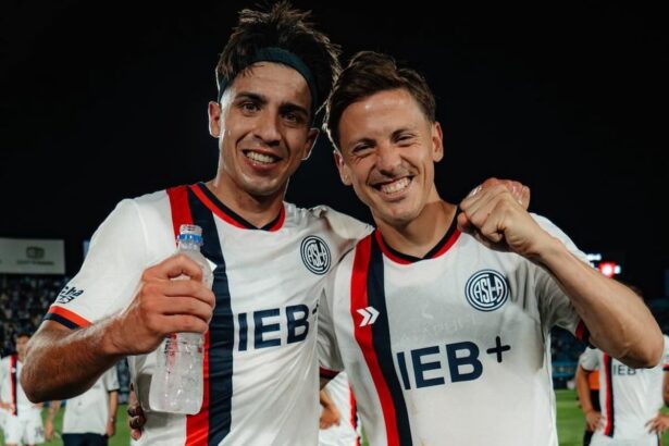 Cuello y Tripichio en el partido con Atlético Tucumán