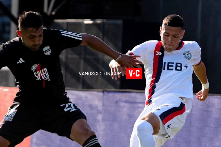 Báez en el partido de San Lorenzo contra Riestra