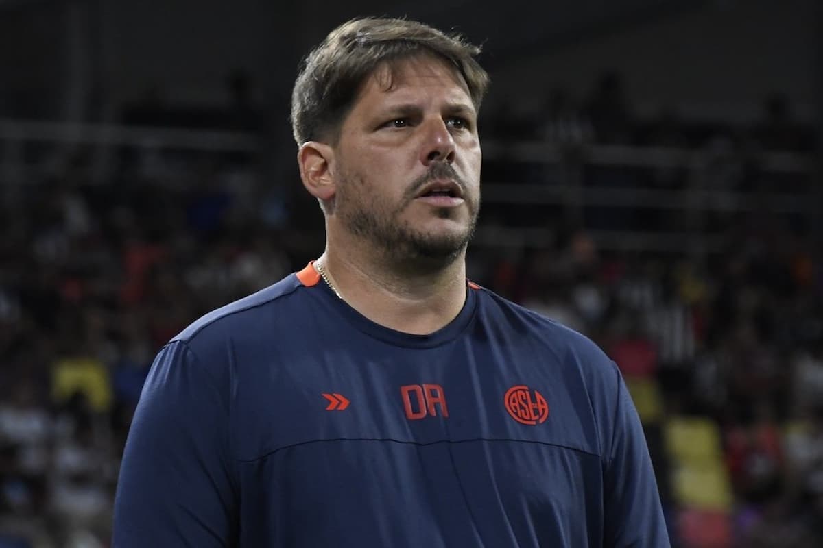 Ayude, entre los elogios a sus jugadores a los fallos insólitos de Arasa 1 Ayude en el partido de San Lorenzo con Central Córdoba