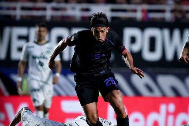 Alexis Cuello en el partido de San Lorenzo con Sarmiento