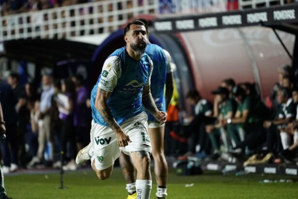 Lucas Pratto en el partido de San Lorenzo con Sarmiento
