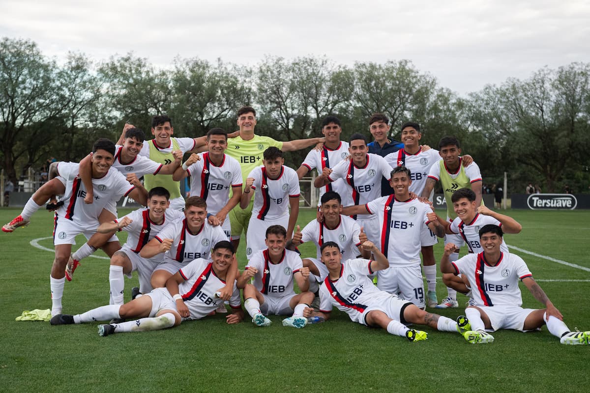 San Lorenzo arrasó en Córdoba y está en cuartos del Torneo Proyección 1 San Lorenzo goleó y está en cuartos de final de Reserva