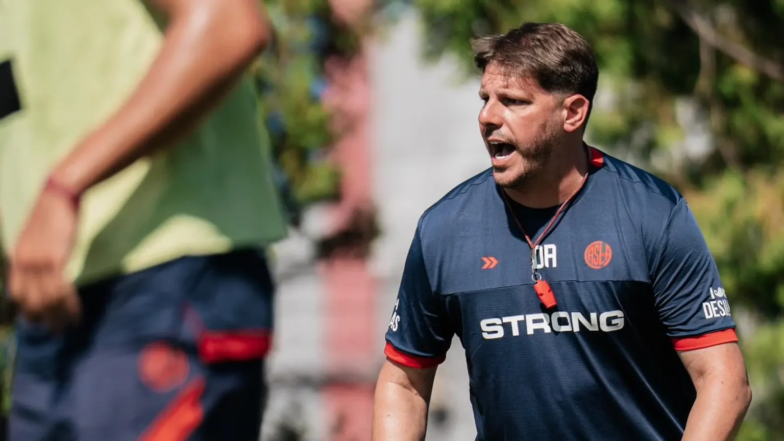 Ayude dando indicaciones en la pretemporada