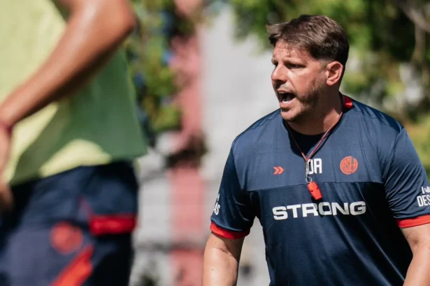 Ayude dando indicaciones en la pretemporada