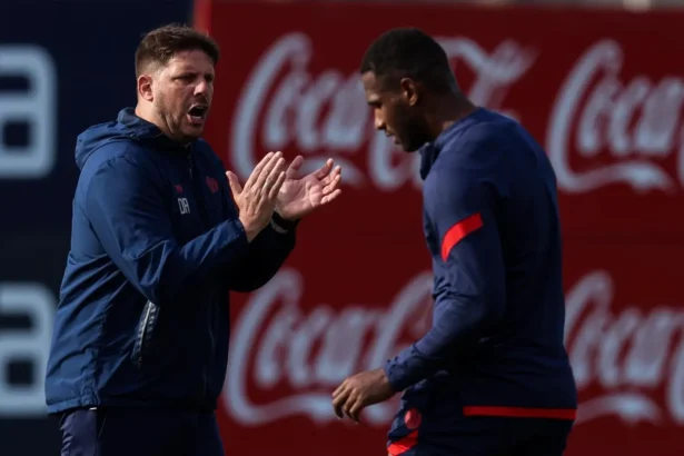 Damián Ayude y Jhohan Romaña en un entrenamiento