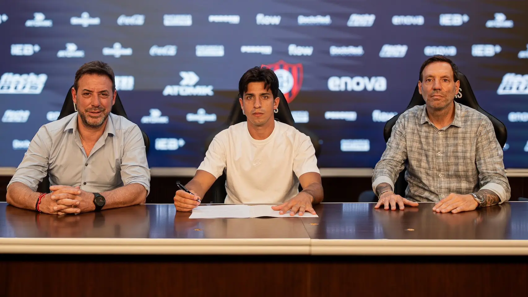 Alexis Cuello regularizó su situación contractual