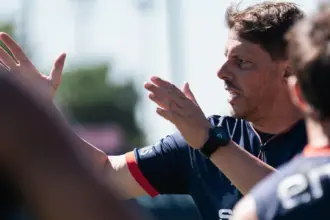 Ayude dando indicaciones en la previa del Torneo Apertura