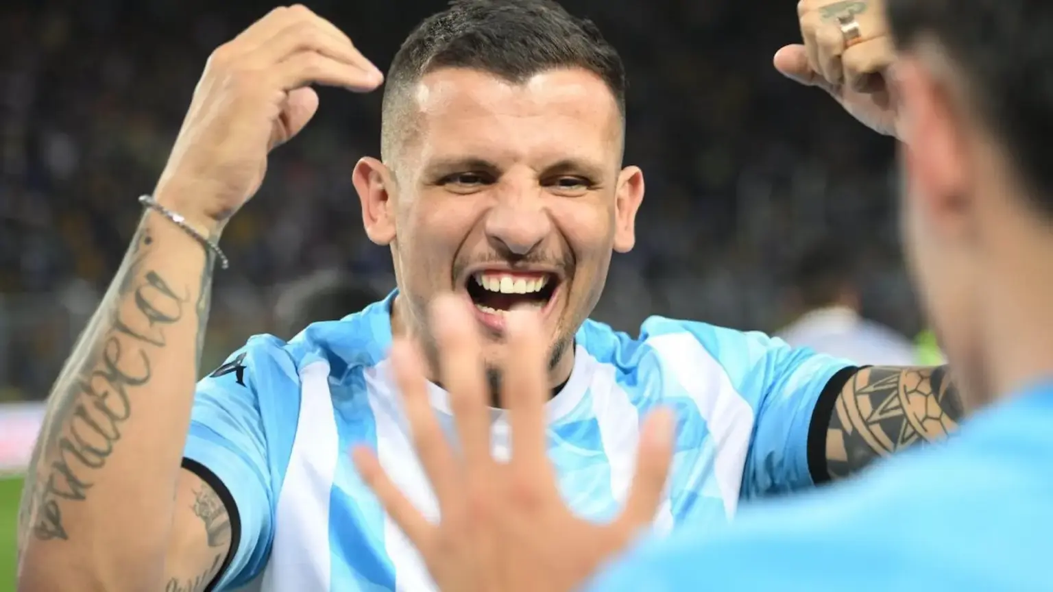 El ofrecimiento más insólito: se postuló para jugar gratis y pidió que Ayude lo pruebe 1 Emiliano Vecchio se ofreció a jugar gratis en San Lorenzo